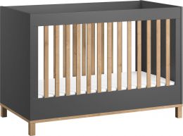 מיטת תינוק בצבע גרפיט שהופכת למיטת מעבר בשילוב עץ